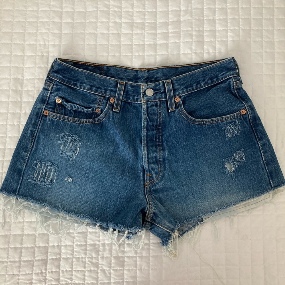 Levi’s 501 Distressed Cut-Off Shorts
